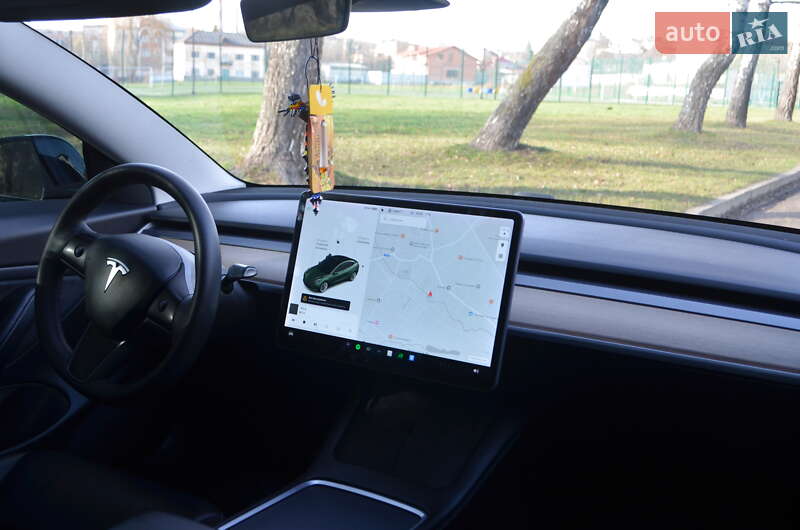 Седан Tesla Model 3 2021 в Трускавце
