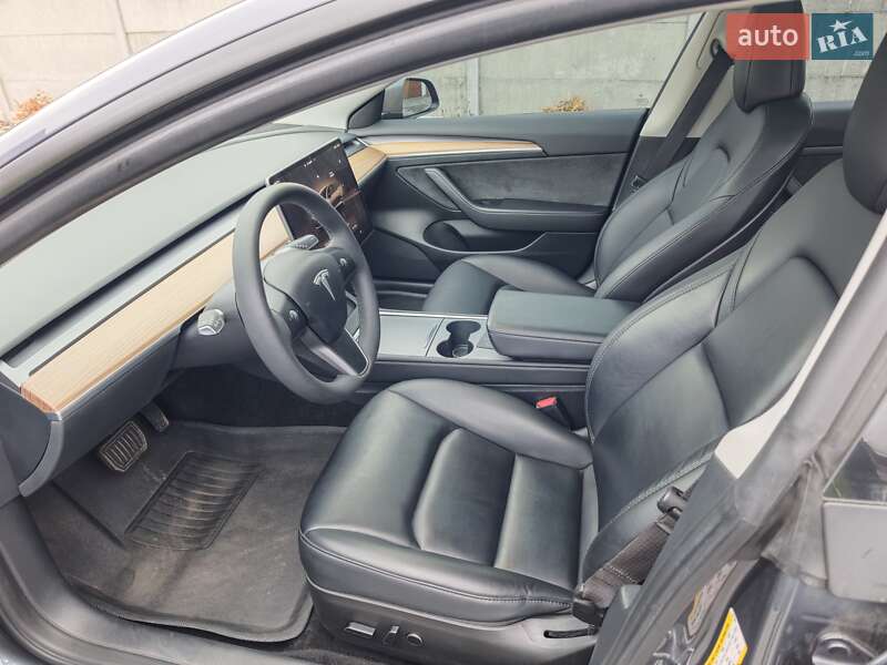 Седан Tesla Model 3 2023 в Львове