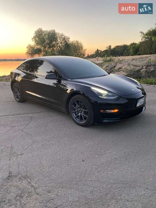 Седан Tesla Model 3 2022 в Кременчуге
