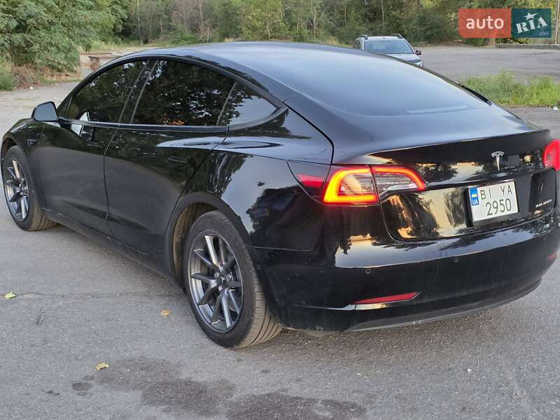 Седан Tesla Model 3 2022 в Кременчуге