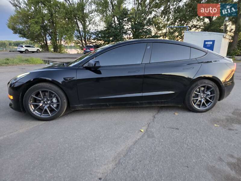Седан Tesla Model 3 2022 в Кременчуге