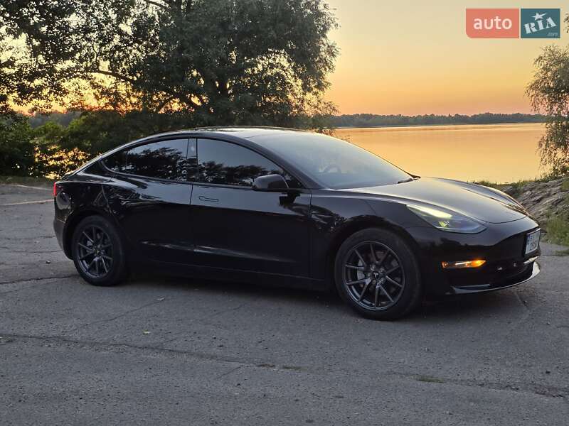Седан Tesla Model 3 2022 в Кременчуге