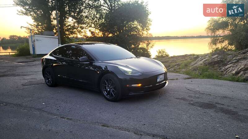 Седан Tesla Model 3 2022 в Кременчуге