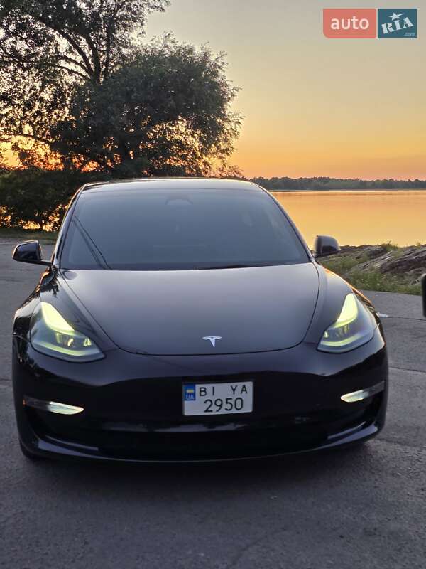 Седан Tesla Model 3 2022 в Кременчуге