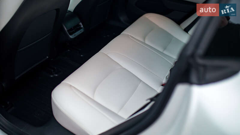 Седан Tesla Model 3 2019 в Черновцах фото 26 Седан Tesla Model 3 2019 в Черновцах