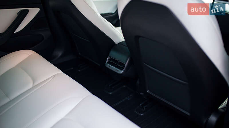 Седан Tesla Model 3 2019 в Черновцах фото 35 Седан Tesla Model 3 2019 в Черновцах