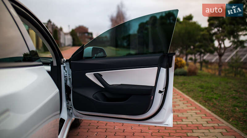 Седан Tesla Model 3 2019 в Черновцах фото 40 Седан Tesla Model 3 2019 в Черновцах