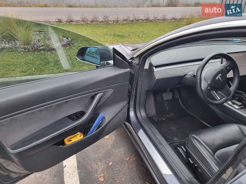 Седан Tesla Model 3 2018 в Ирпене