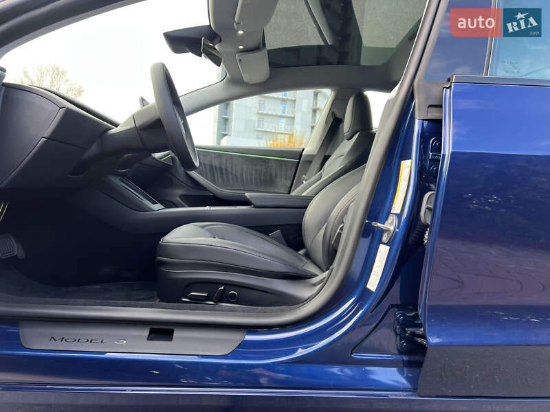 Седан Tesla Model 3 2024 в Киеве