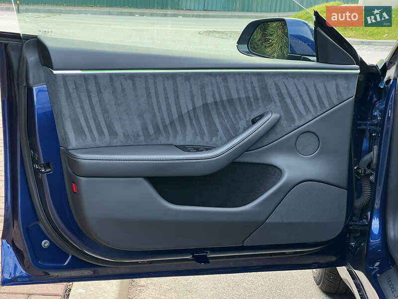 Седан Tesla Model 3 2024 в Киеве