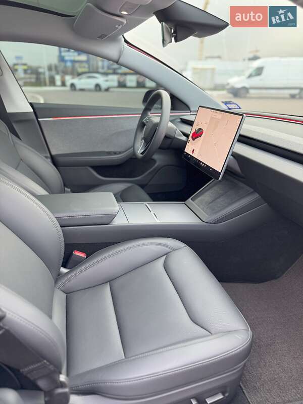 Седан Tesla Model 3 2025 в Киеве