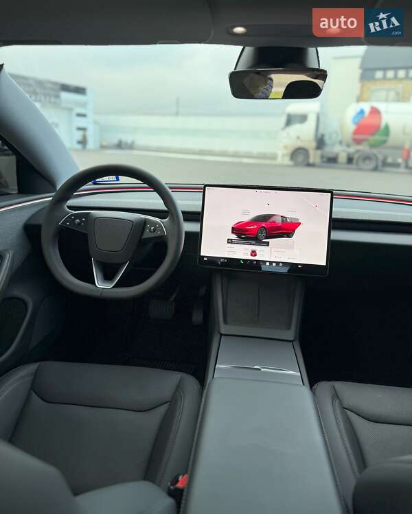 Седан Tesla Model 3 2025 в Киеве