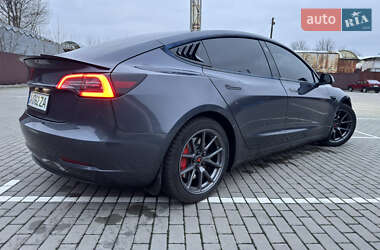 Седан Tesla Model 3 2021 в Черкасах