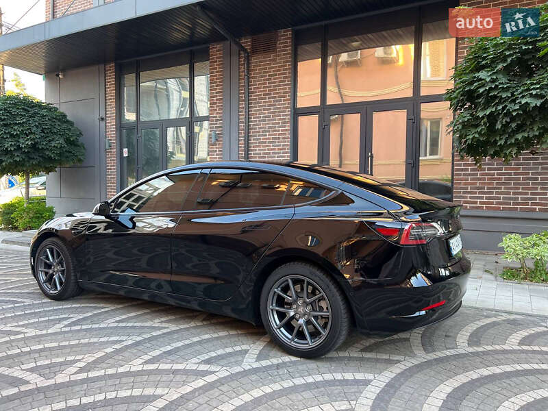 Седан Tesla Model 3 2021 в Ирпене