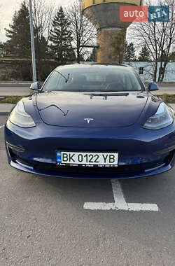 Седан Tesla Model 3 2022 в Ровно