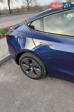 Седан Tesla Model 3 2022 в Ровно