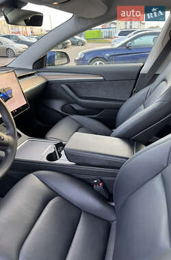 Седан Tesla Model 3 2022 в Ровно