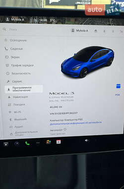 Седан Tesla Model 3 2022 в Ровно