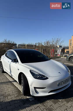 Седан Tesla Model 3 2020 в Чернівцях