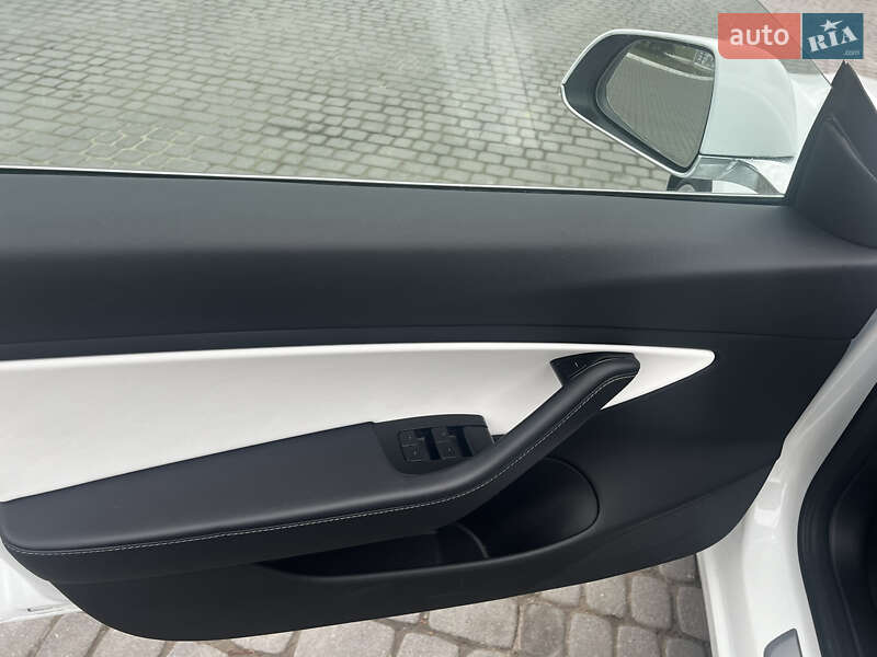 Седан Tesla Model 3 2018 в Львове фото 48 Седан Tesla Model 3 2018 в Львове