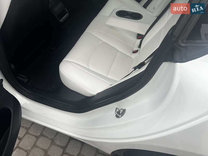 Седан Tesla Model 3 2018 в Львове фото 82 Седан Tesla Model 3 2018 в Львове