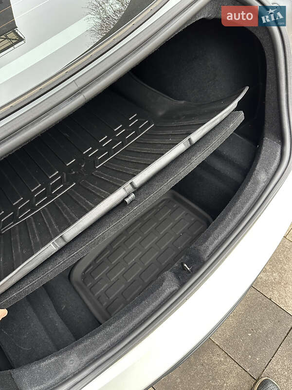 Седан Tesla Model 3 2024 в Киеве фото 25 Седан Tesla Model 3 2024 в Киеве