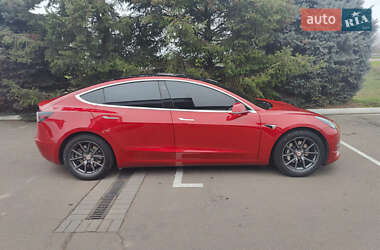 Седан Tesla Model 3 2018 в Одесі