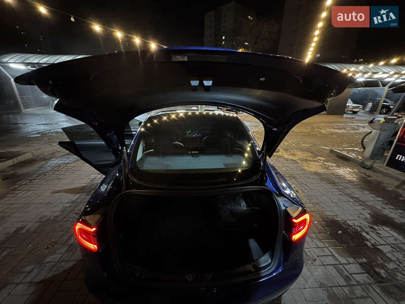 Седан Tesla Model 3 2021 в Днепре