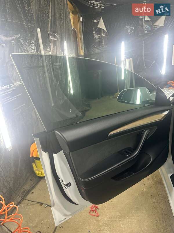 Седан Tesla Model 3 2022 в Львове