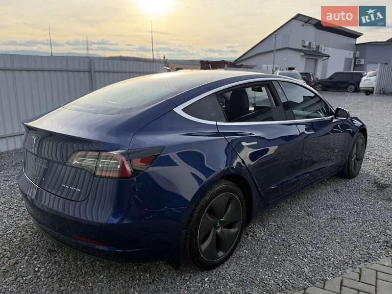 Седан Tesla Model 3 2019 в Дрогобичі