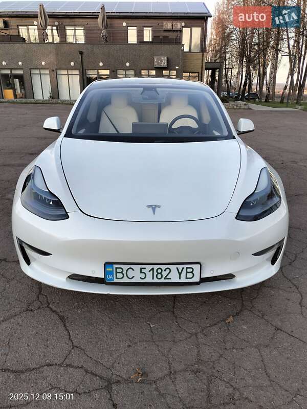 Tesla Model 3 2021