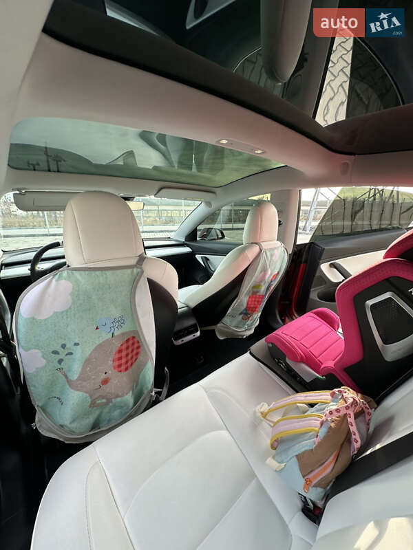 Седан Tesla Model 3 2019 в Львове