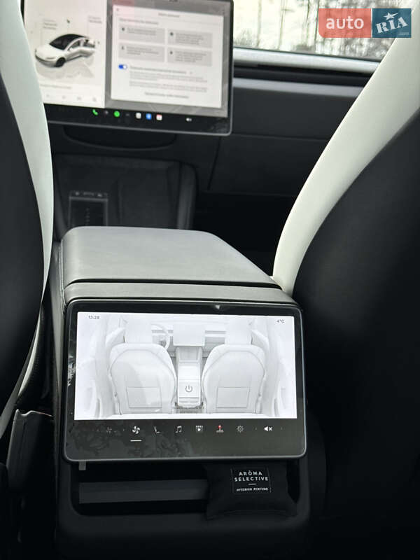 Седан Tesla Model 3 2025 в Луцке