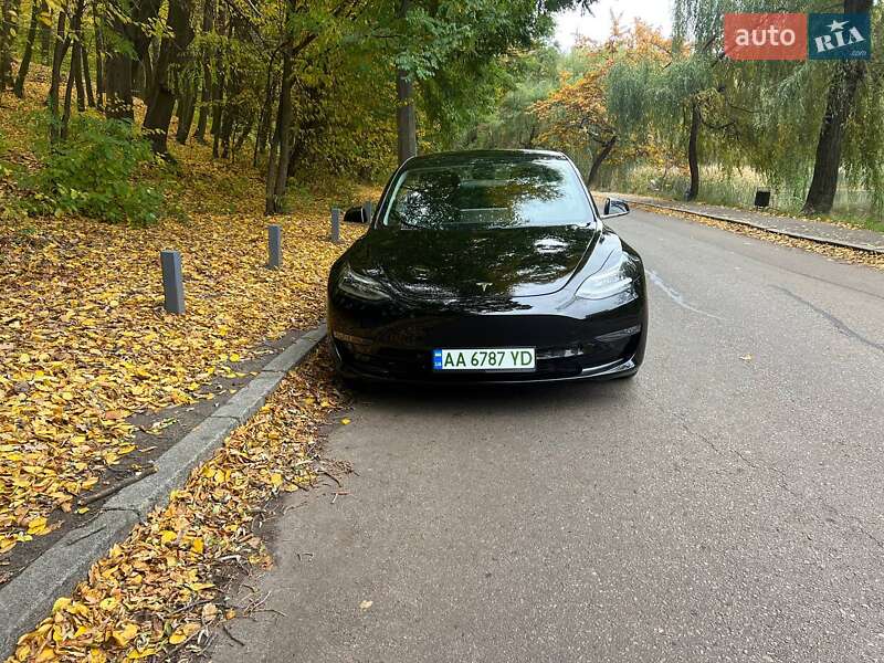 Седан Tesla Model 3 2019 в Киеве