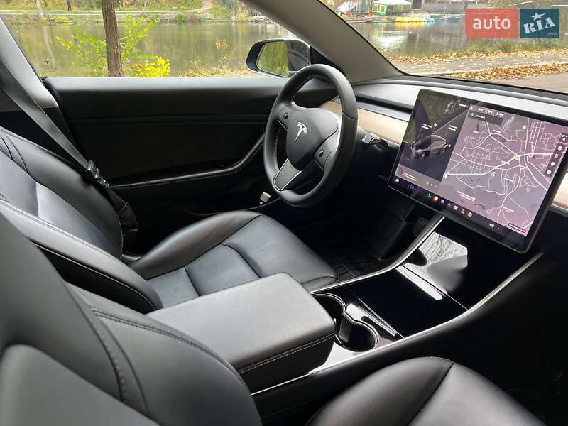 Седан Tesla Model 3 2019 в Киеве