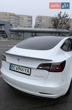 Седан Tesla Model 3 2020 в Львове