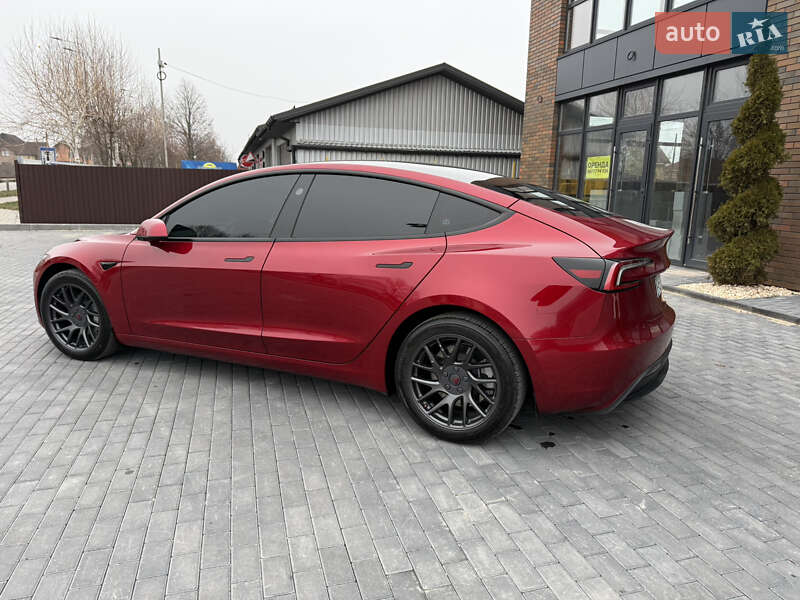 Седан Tesla Model 3 2024 в Виннице