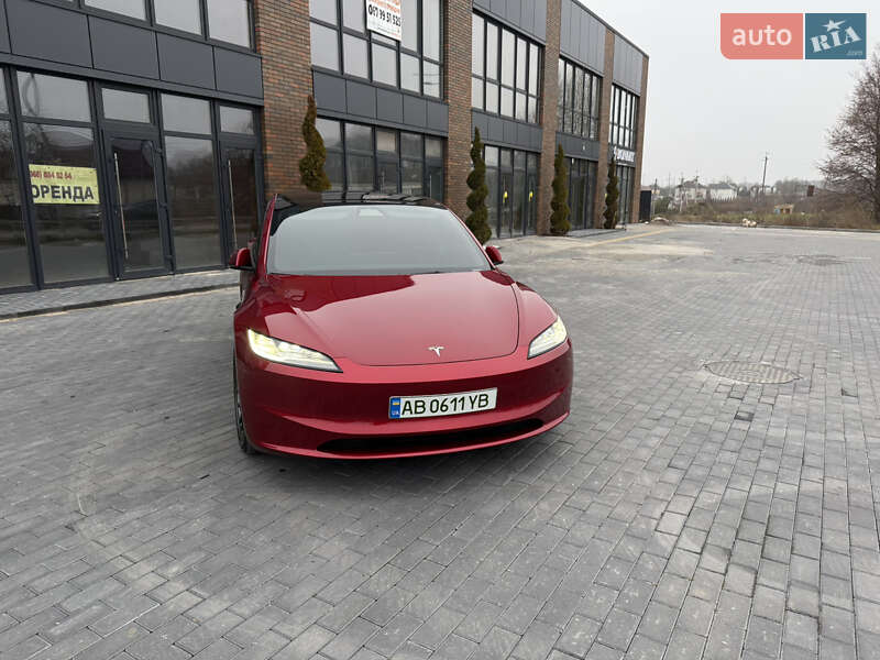 Седан Tesla Model 3 2024 в Виннице