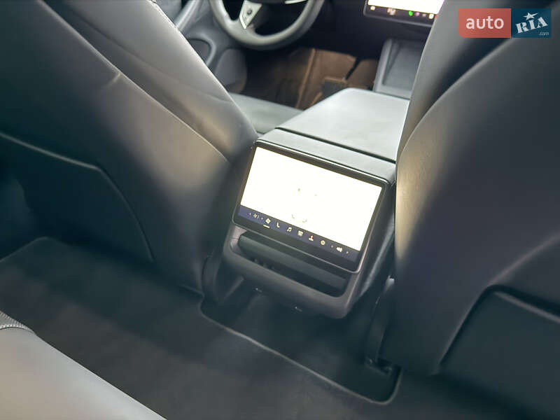 Седан Tesla Model 3 2024 в Виннице