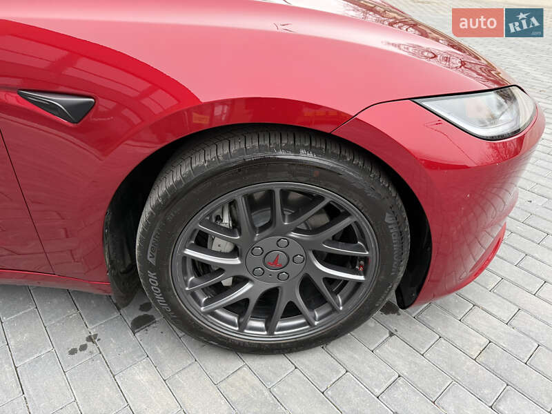 Седан Tesla Model 3 2024 в Виннице