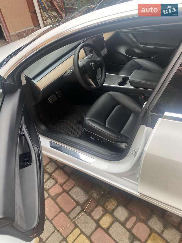 Седан Tesla Model 3 2020 в Киеве фото 7 Седан Tesla Model 3 2020 в Киеве