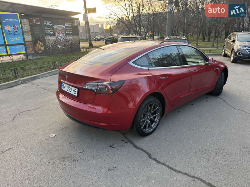 Седан Tesla Model 3 2018 в Киеве