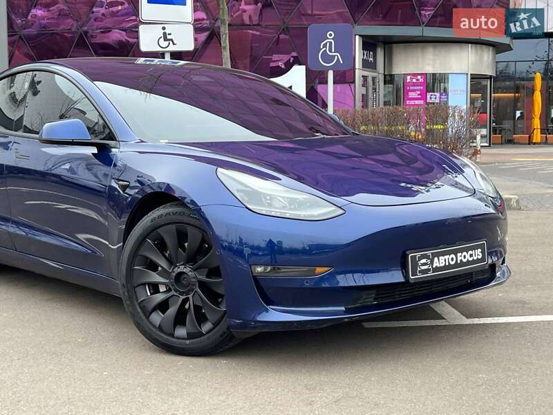 Седан Tesla Model 3 2022 в Киеве