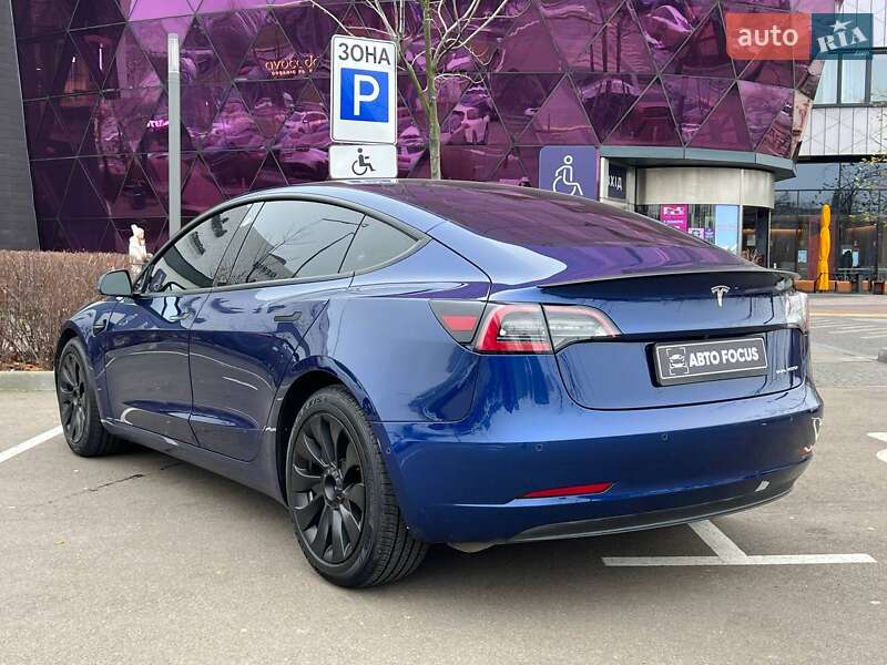 Седан Tesla Model 3 2022 в Киеве