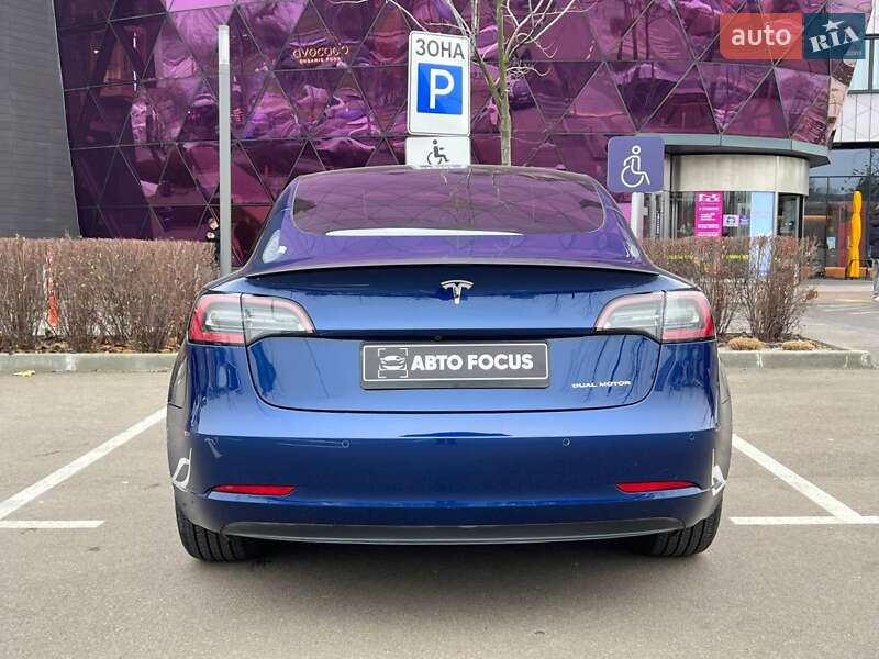 Седан Tesla Model 3 2022 в Киеве