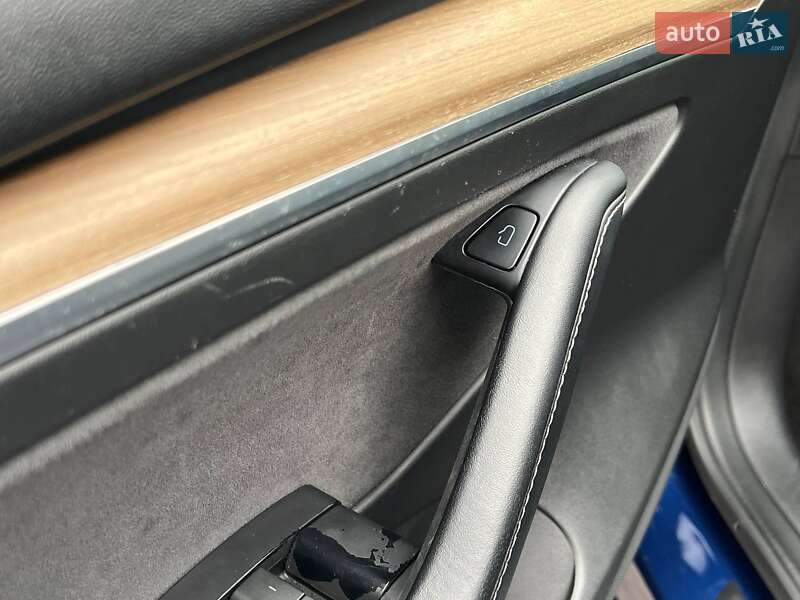 Седан Tesla Model 3 2022 в Киеве