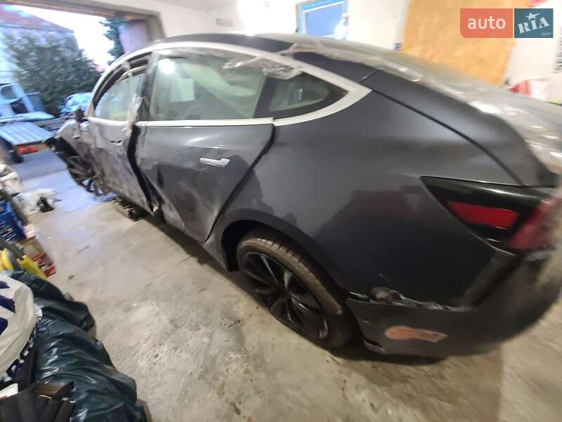 Седан Tesla Model 3 2019 в Львове