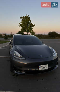 Седан Tesla Model 3 2020 в Мукачево
