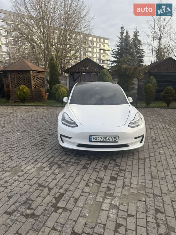 Седан Tesla Model 3 2020 в Львове