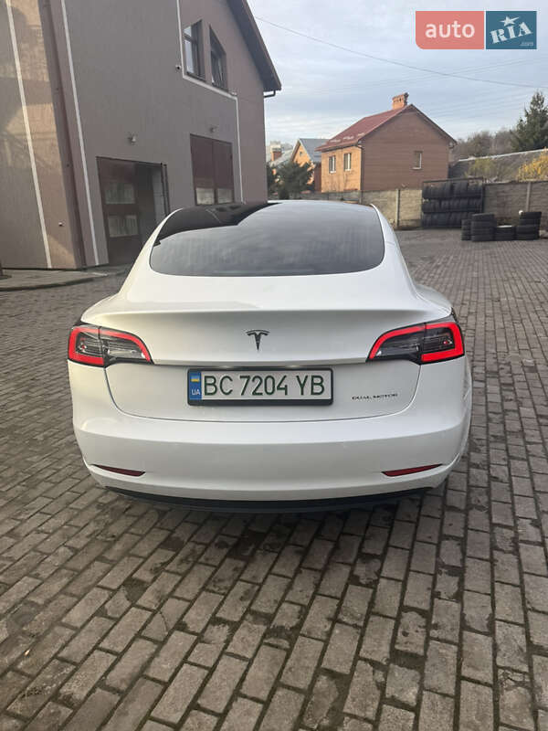 Седан Tesla Model 3 2020 в Львове